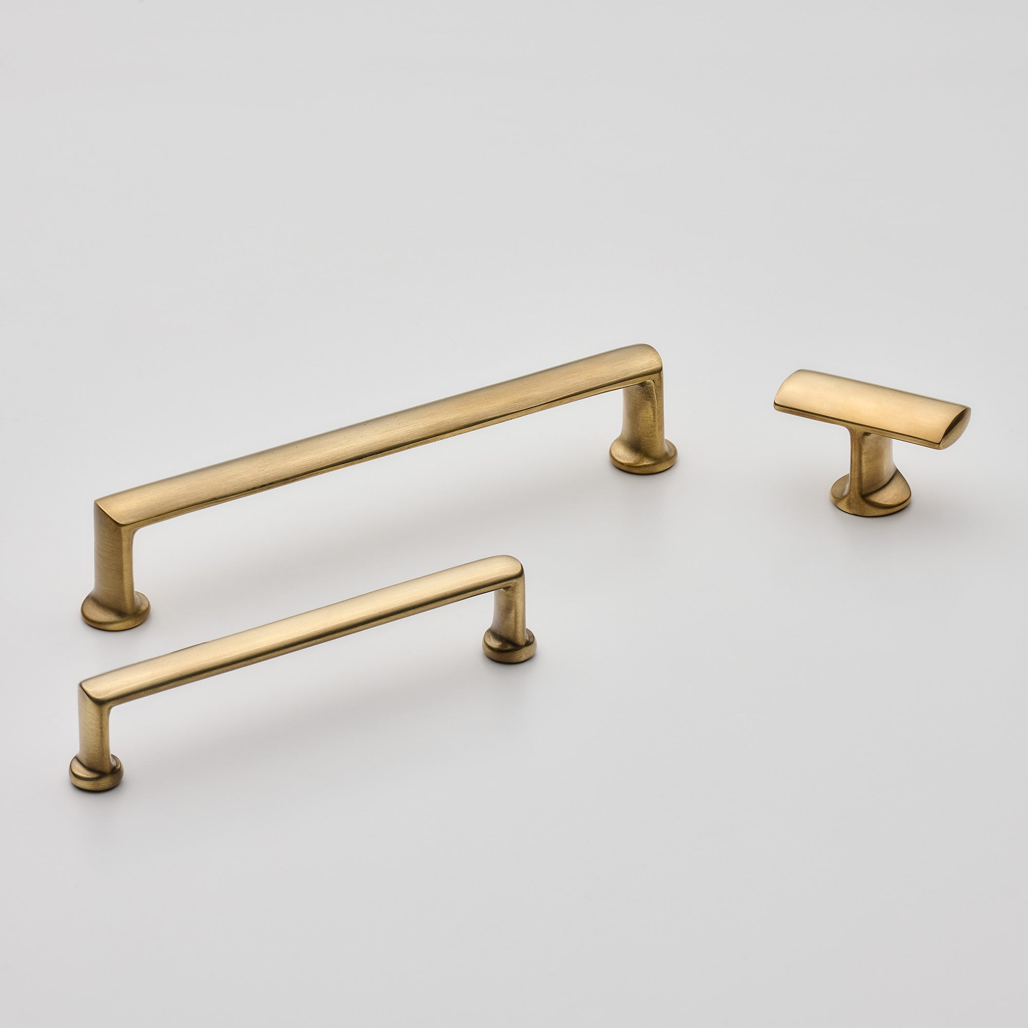 Verve Cabinet Pull Handle – Henry Blake